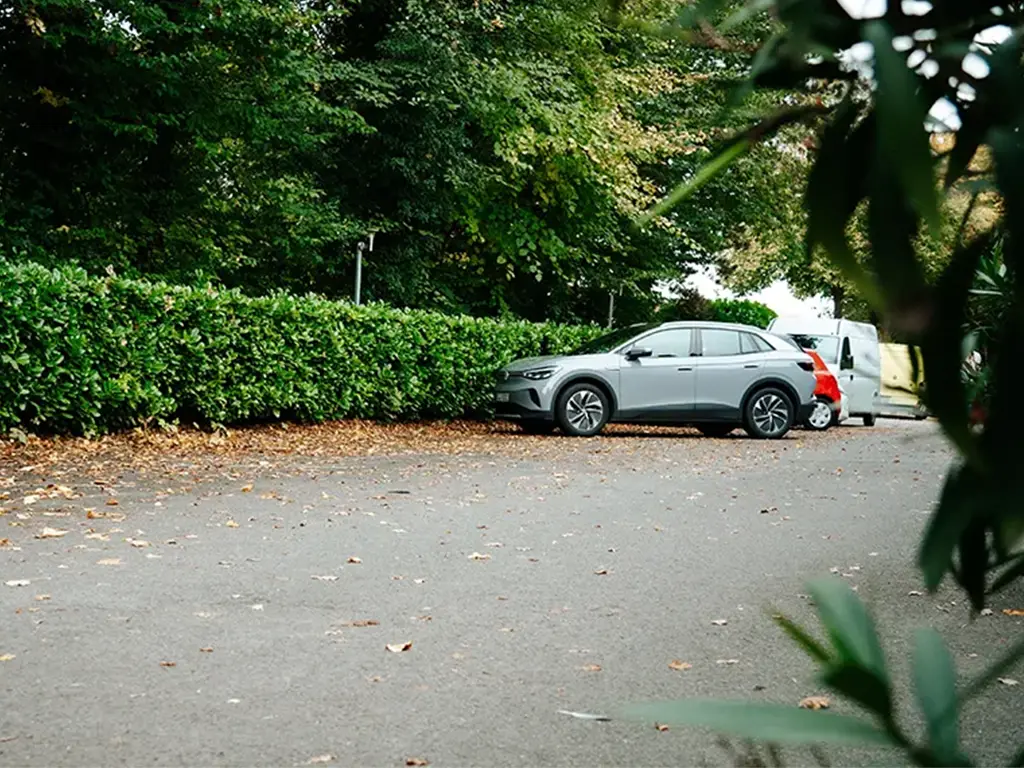 Parkplatz direkt am Hotel Wermelt